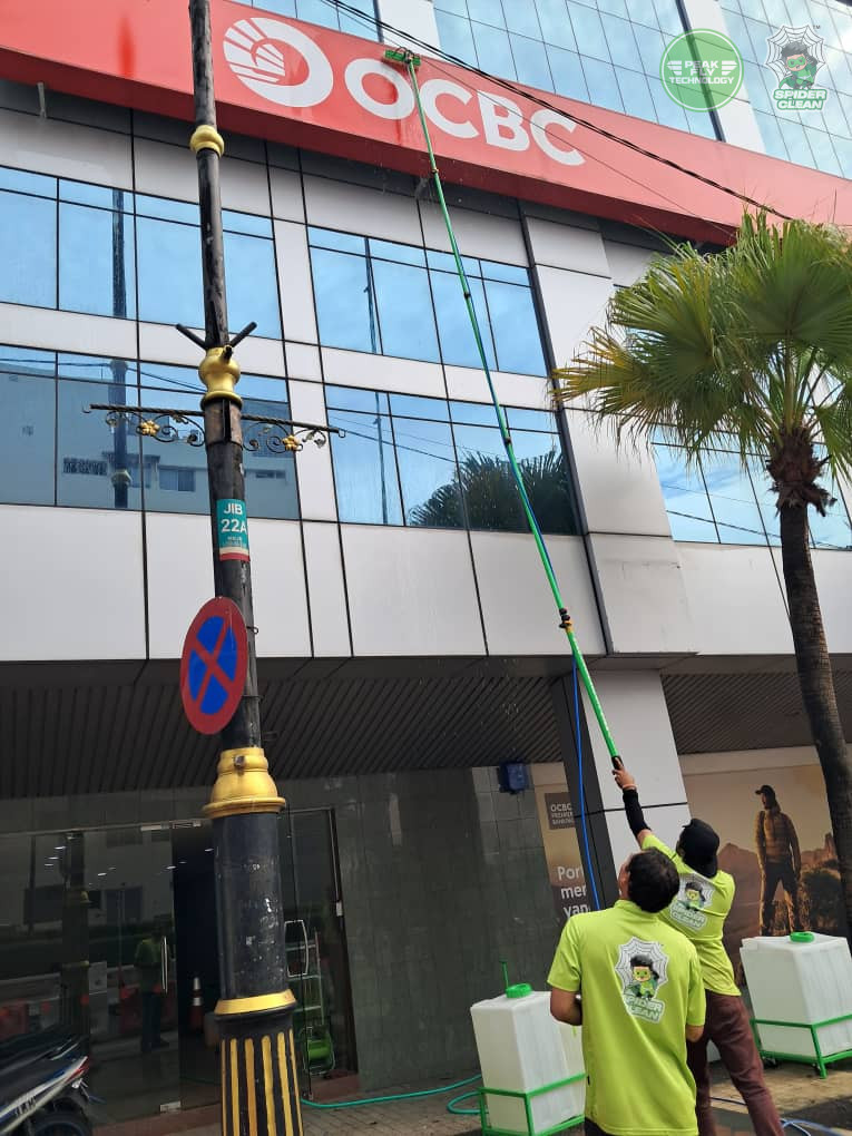 Peak Fly Technology (M) Sdn. Bhd. | Project - OCBC SIGNBOARD CLEANING