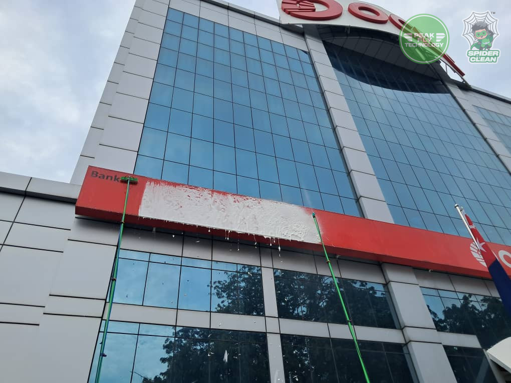 Peak Fly Technology (M) Sdn. Bhd. | Project - OCBC SIGNBOARD CLEANING